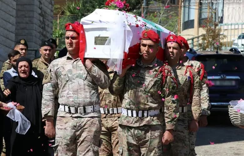 بالصور.. الجيش يشيع شهداءه الثلاثة