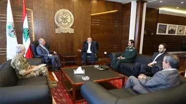 بحث بين وزير الدفاع والسفير الإيراني في العلاقات الثنائية