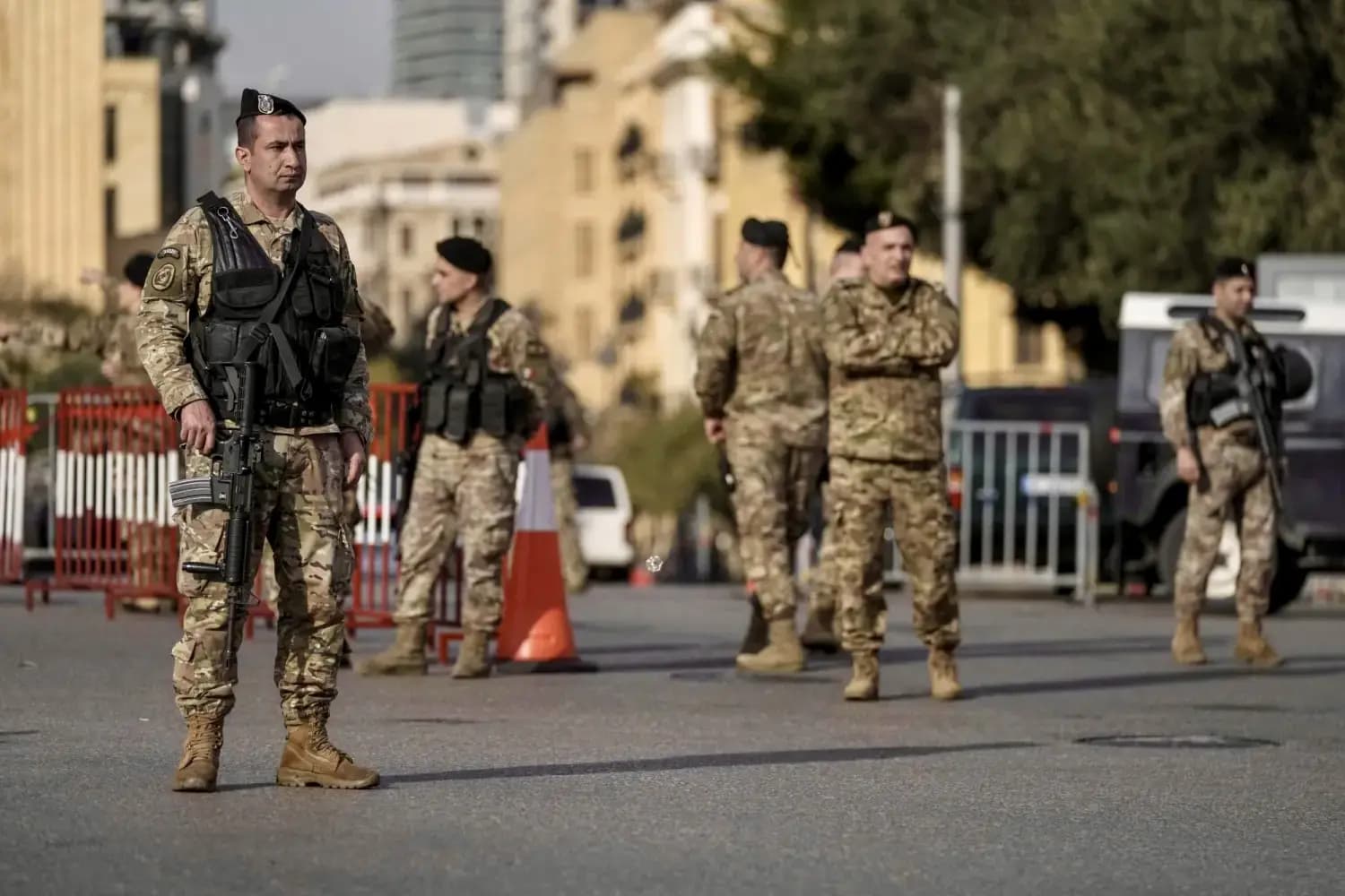 "سرقة وسلب".. الجيش يوقف مطلوبين في برج البراجنة