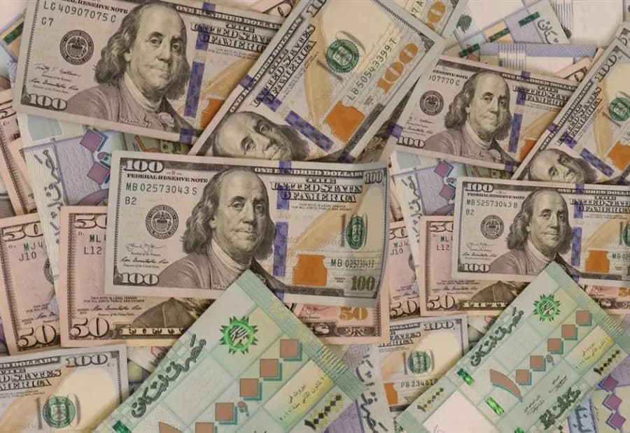إنخفاضٌ في سعر دولار السوق السوداء