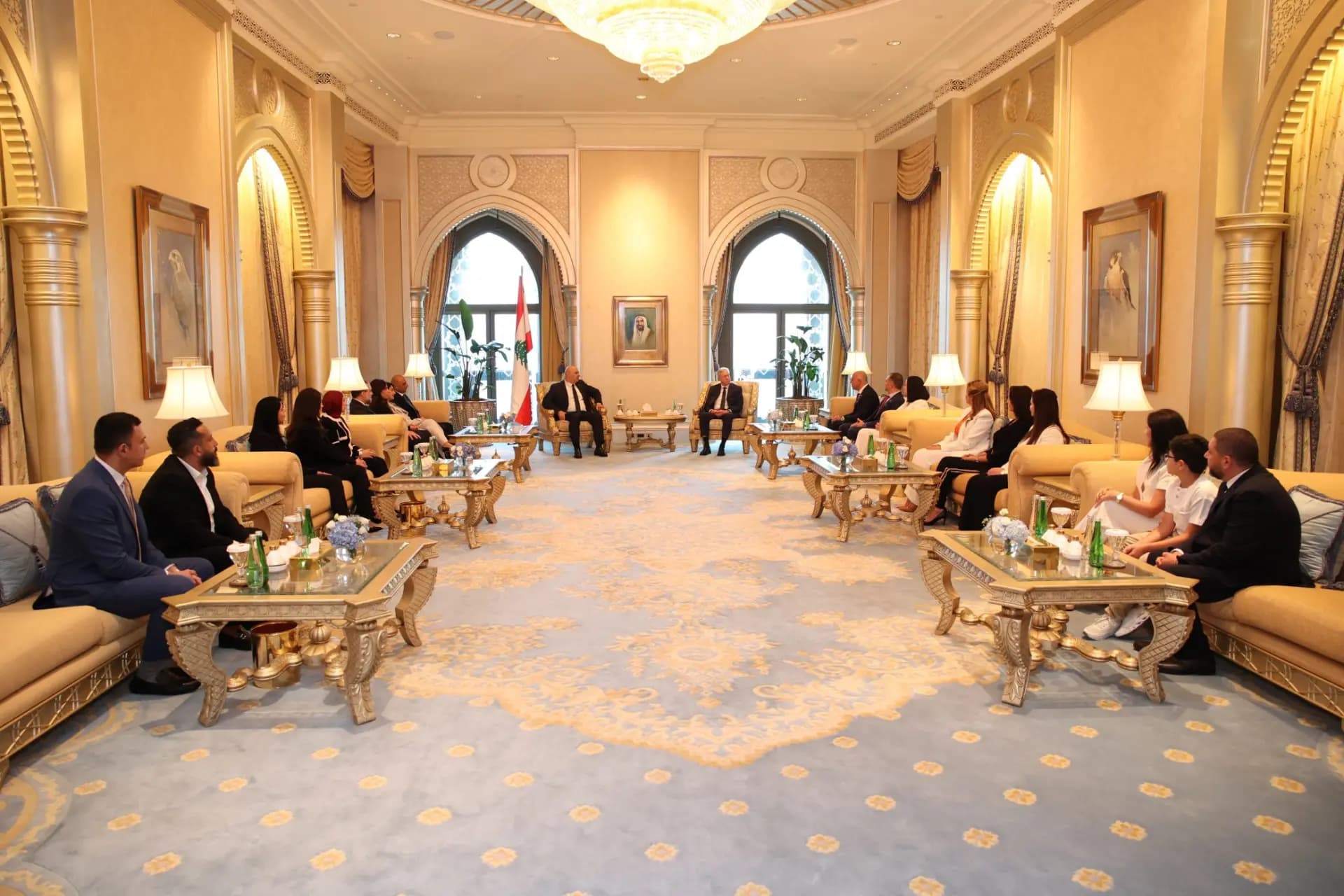 عون يتطلع على أوضاع الجالية اللبنانية في الإمارات
