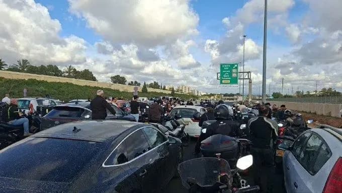 ملفوفة بعلم الاحتلال.. قنبلة موقوتة في تل أبيب