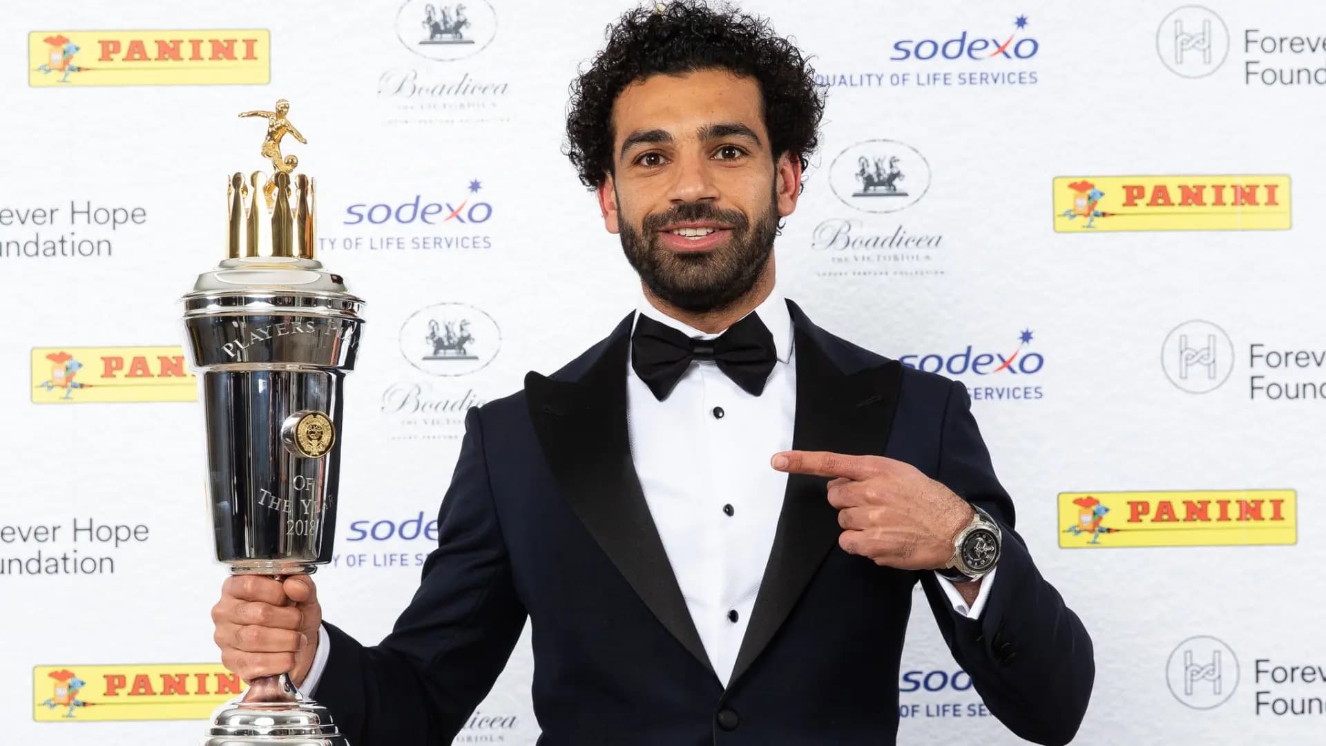 محمد صلاح يحصد جائزة "الأفضل"!