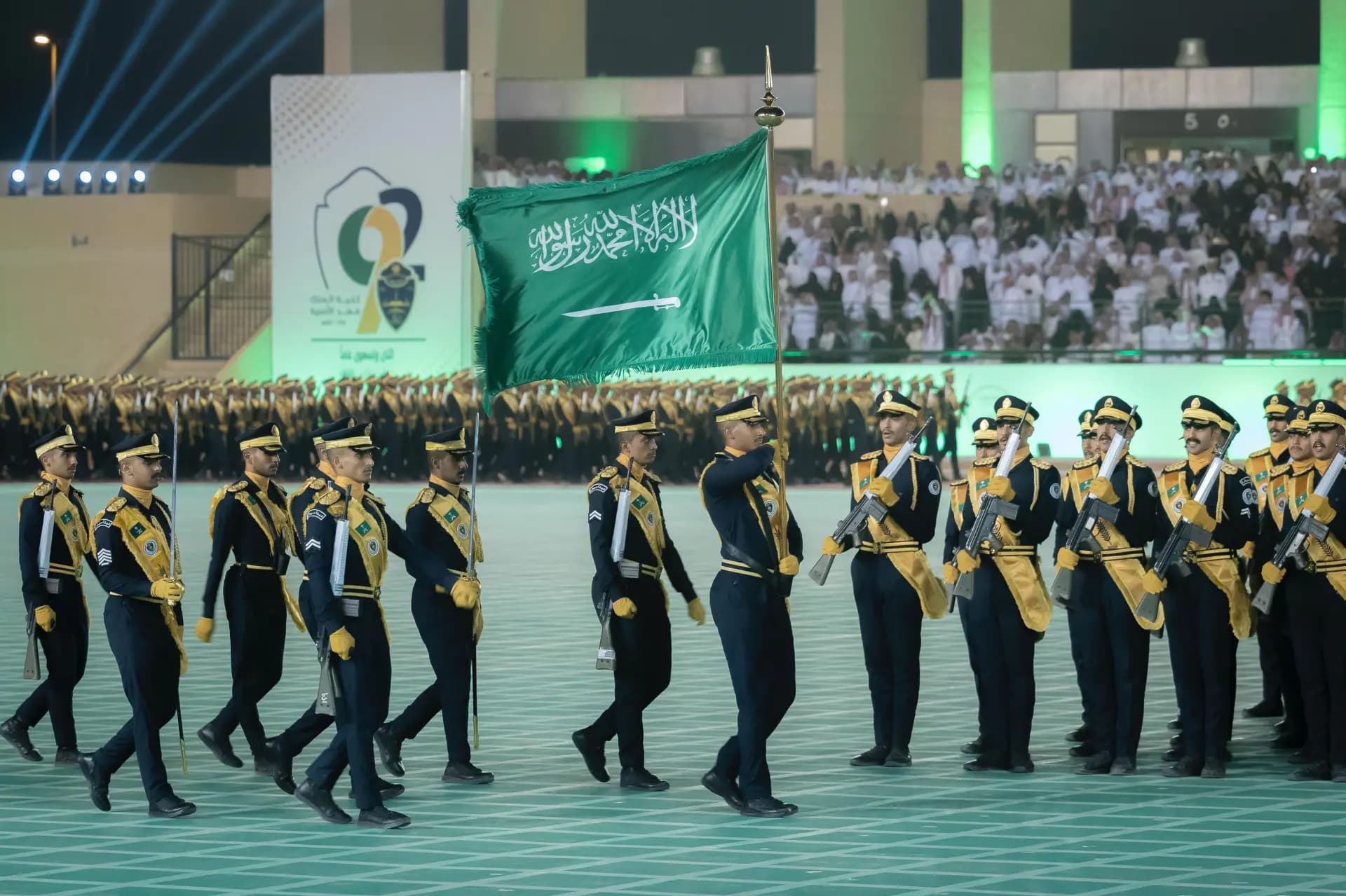 السعودية تحتفل بتخرج 1935 طالبًا من كلية الملك فهد الأمنية