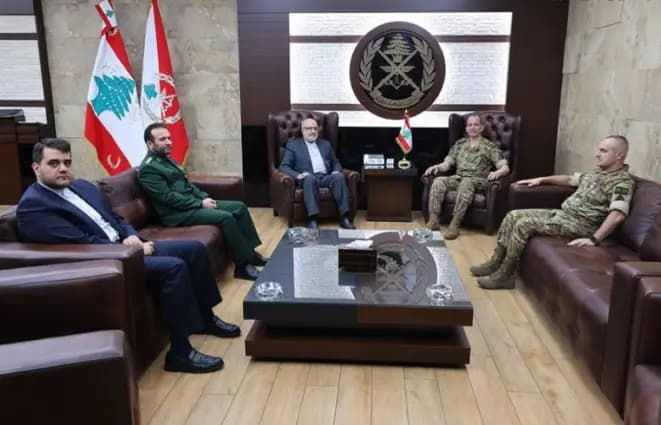 لقاء بين قائد الجيش والسفير الإيراني