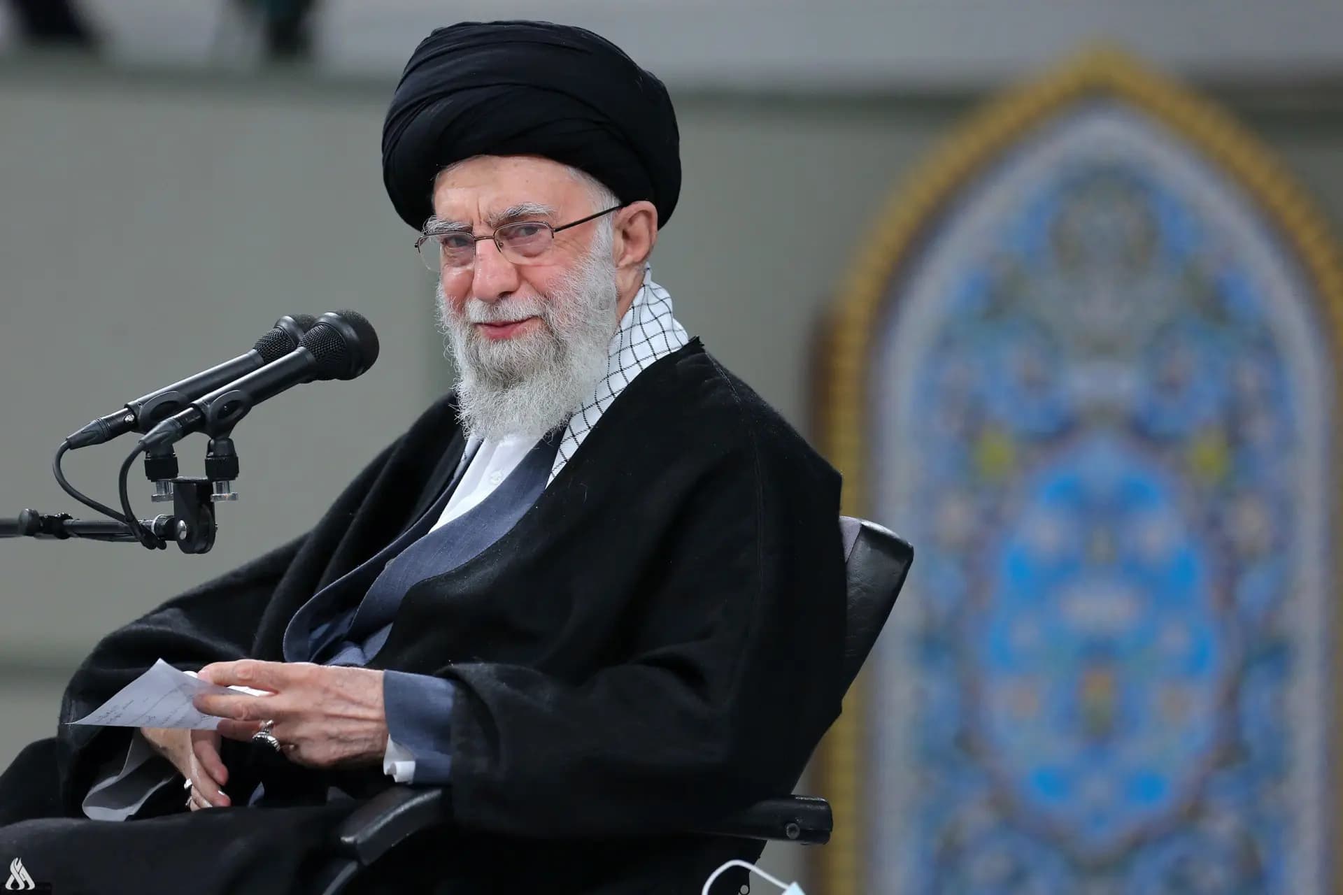 السيد الخامنئي يشكك بجدوى المحادثات مع واشنطن: لا ننتظر إذنًا للتخصيب
