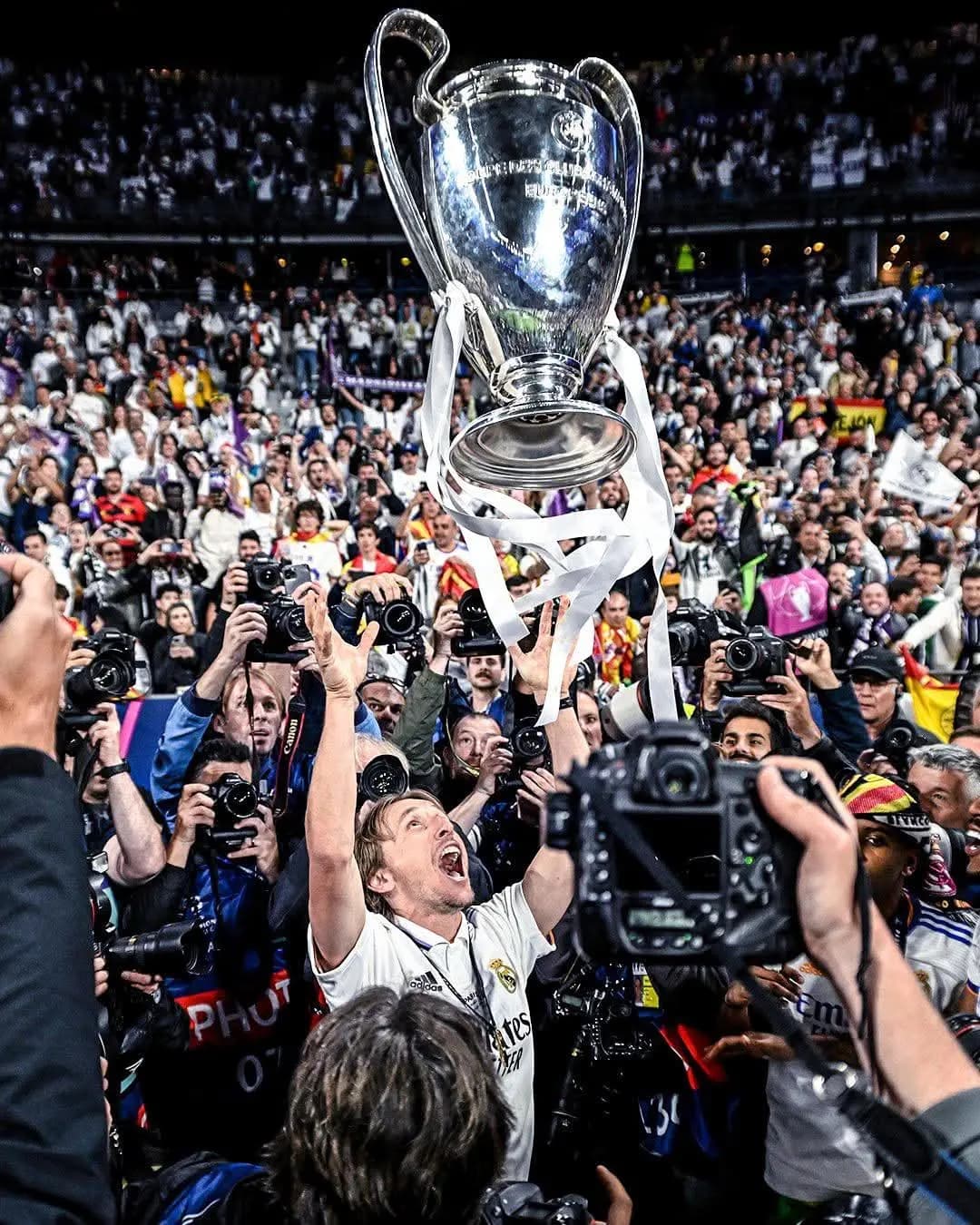 بعد ١٣ عامًا.. ريال مدريد يعلن رحيل أحد أساطيره