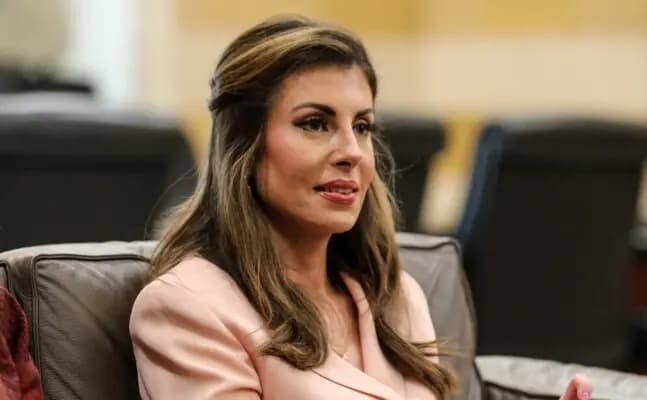 "لكي لا يتخلف لبنان عن الركب".. أورتاغوس: انزعوا سلاح الحزب