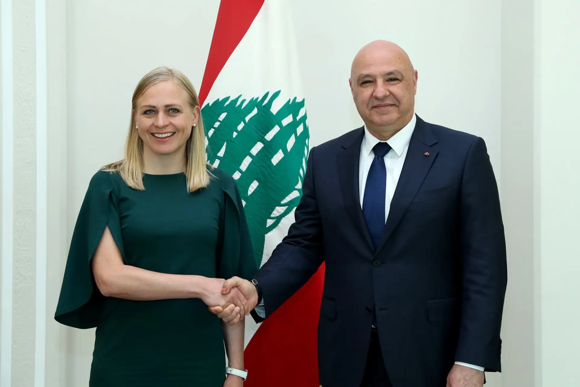 عون يؤكد بقاء «اليونيفيل» وفالتونن تدعو لزيارة فنلندا