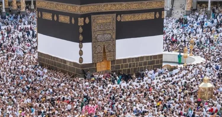 "لبيك لبيك".. أولى الحجاج ينطلقون من لبنان