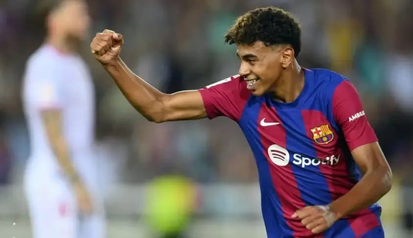 برشلونة يجدد عقد نجمه الشاب