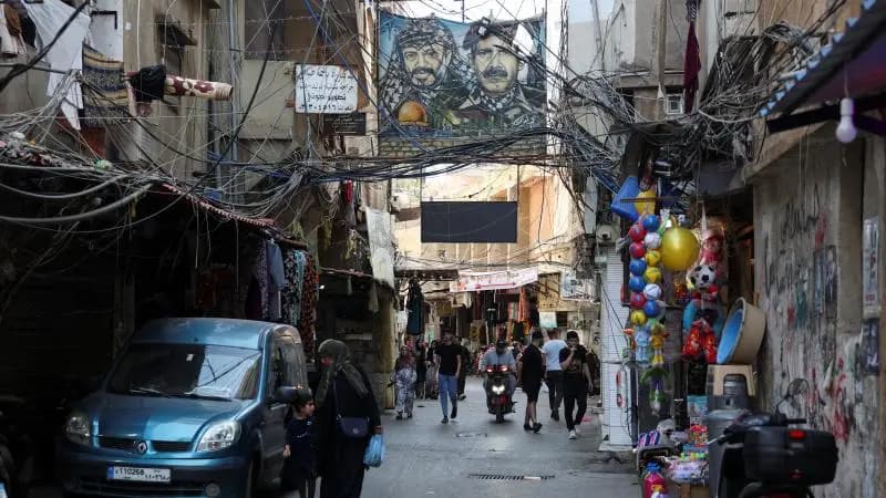 سلاح المخيمات تحت المجهر: هل تكسب بيروت وقتًا دوليًّا قبل المواجهة الكبرى؟