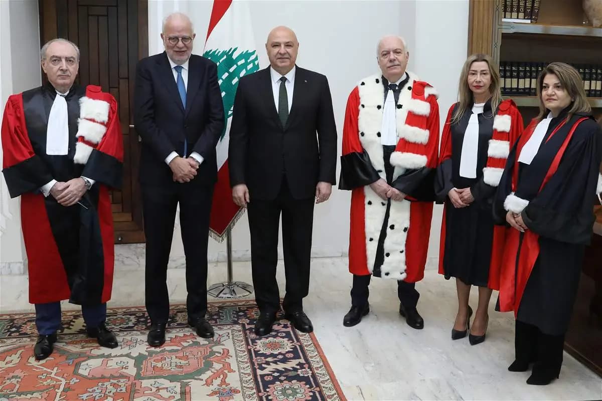 دعوة من عون إلى القضاة