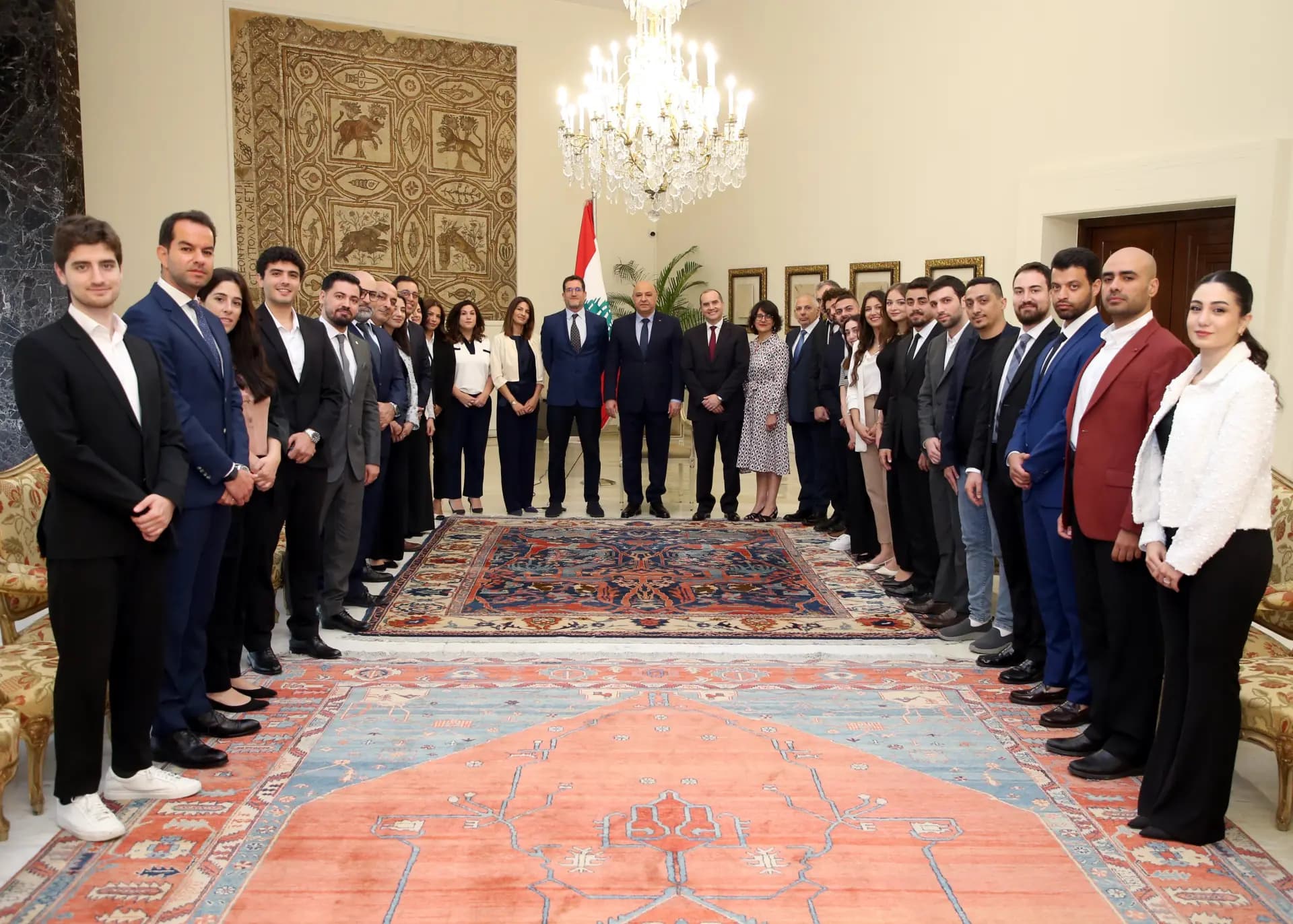عون أمام وفد الناشئة: غنى لبنان بعقول أبنائه