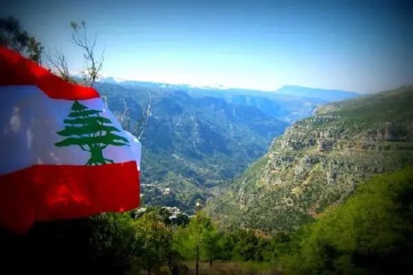 ثلاثُ مخاضاتٍ يمرُّ بها لبنان