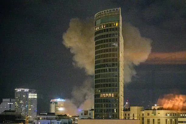 سيناريوهاتُ التصعيدِ بين إيران و"إسرائيل": بين الحربِ الشاملةِ والرَّدعِ المتبادَل