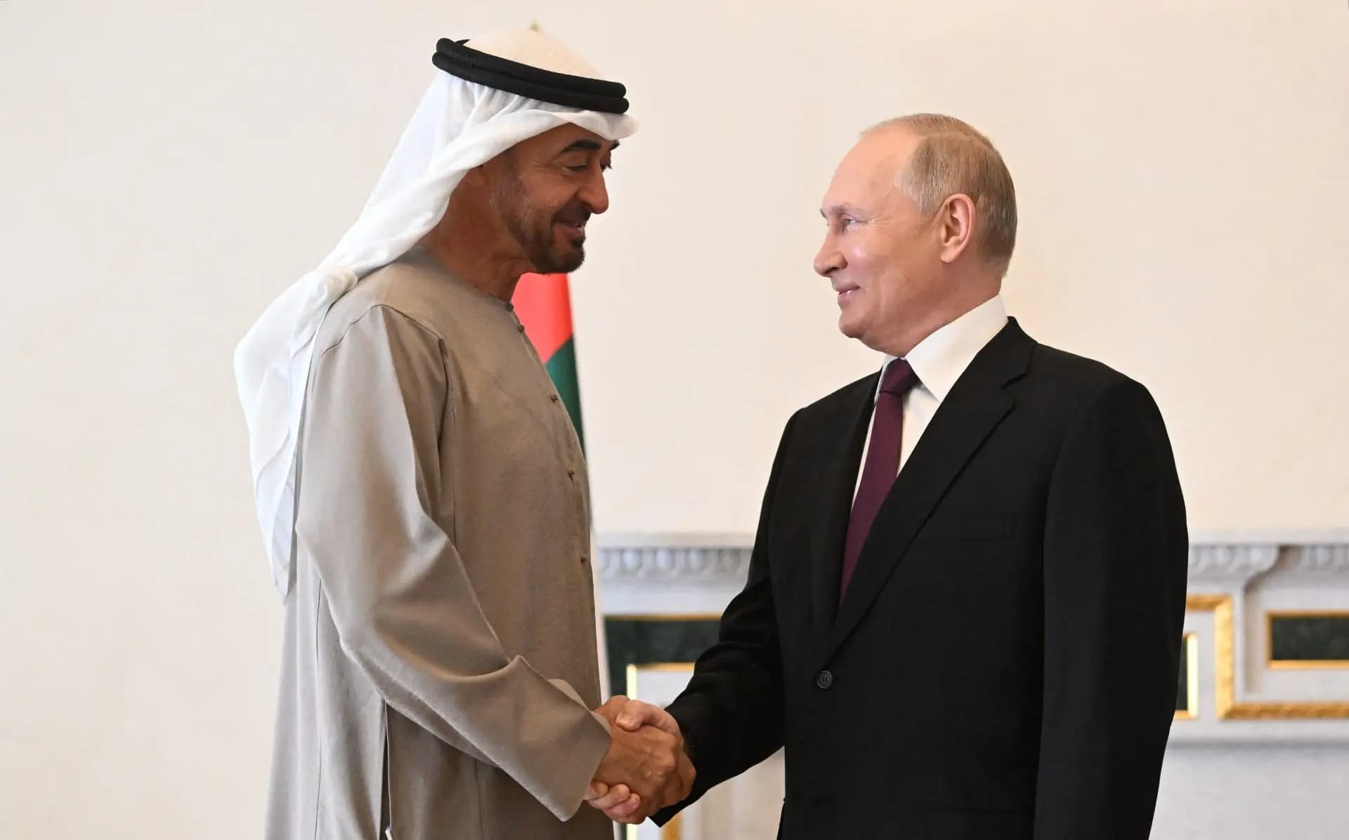بوتين لبن زايد: روسيا مستعدة للعب دور الوسيط بين إسرائيل وإيران