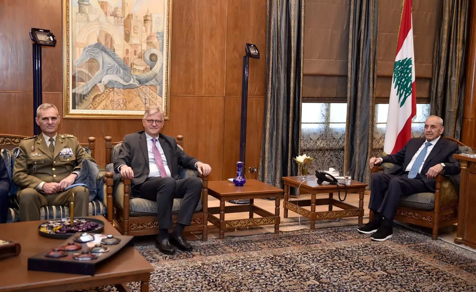 بري خلال لقائه لاكروا ولاثارو: لبنان متمسك بالشرعية الدولية