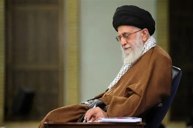 حزب الله يستنكر التهديدات السخيفة للسيد الخامنئي: حماقة وتهور