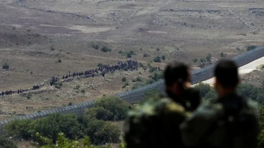 الجيش الإسرائيلي يطلق النار على مواطنين لبنانيين كانوا يتجولون بمحاذاة السياج الحدود