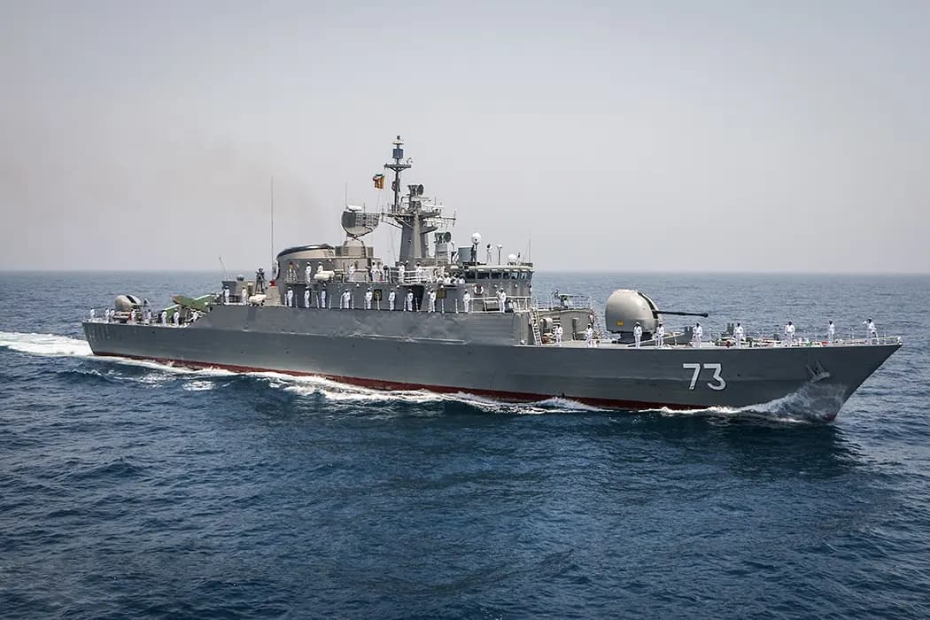 أمريكا تحشد مدمراتها لدعم إسرائيل في حربها ضد إيران