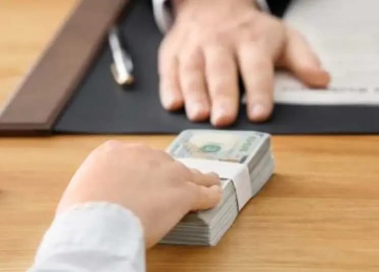 ضبط سوريين بتهمة تزوير إقامات