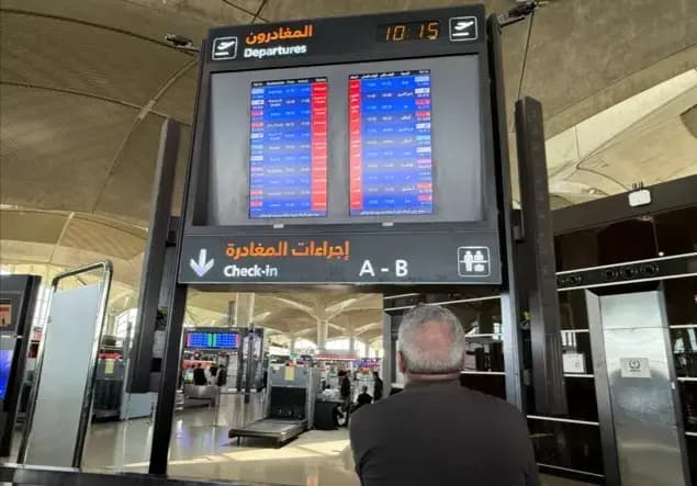 الخليج يفتح أجواءه بعد صواريخ إيران