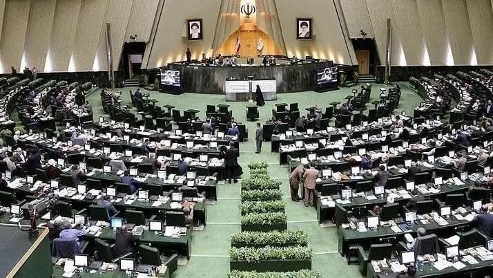 البرلمان الإيراني يقر قانونًا لتعليق التعاون مع وكالة الطاقة الذرية