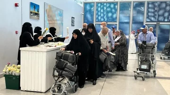 السعودية تواصل رعايتها للحجاج: مغادرة جماعية للإيرانيين