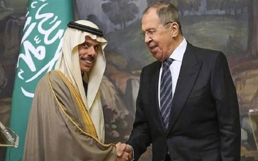 بن فرحان في موسكو: تأكيد على الحلول الدبلوماسية ودعم استقرار المنطقة