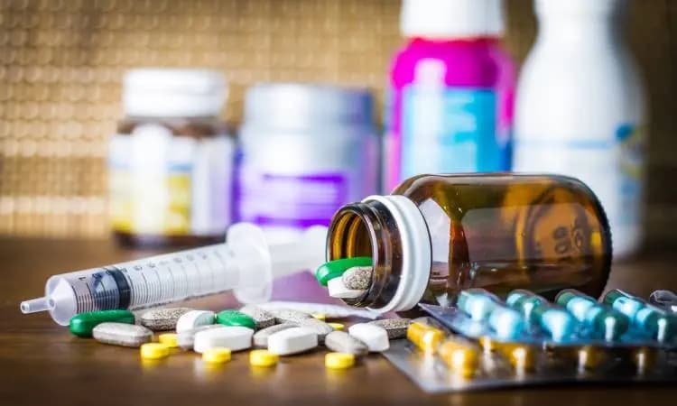 الأدويةُ في لبنان: نقصٌ وتهريبٌ وأزمةٌ مستمرَّةٌ منذُ أكثر من 6 أشهر