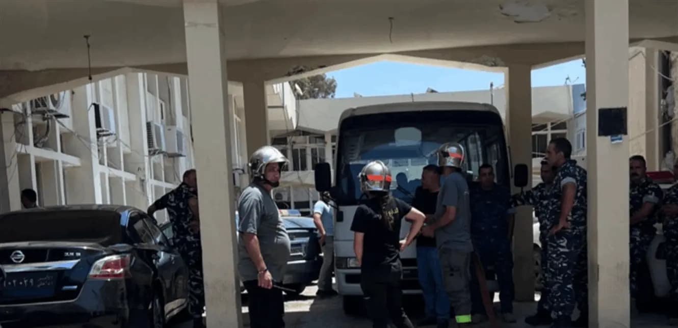 رهائن وتهديدات بإحراق السجن