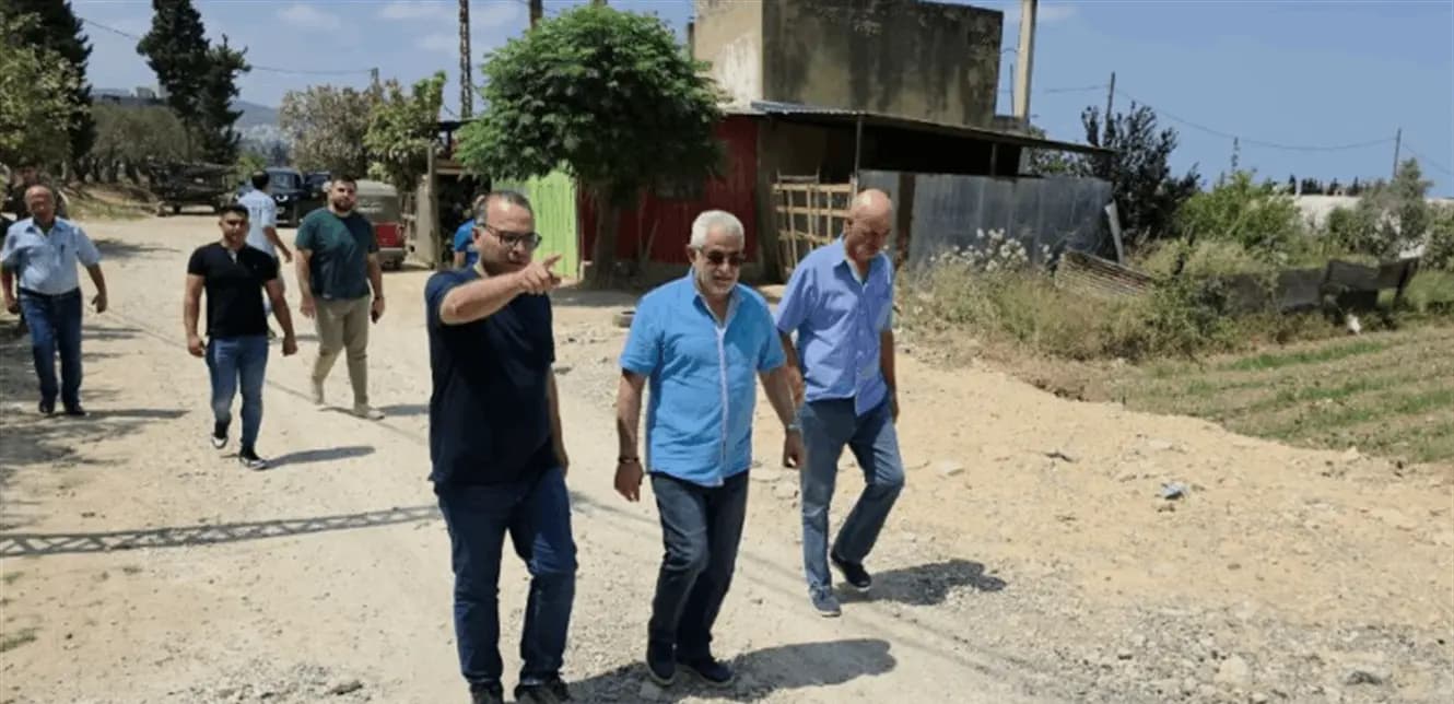 جولة تفقدية للنائب عطية في طرقات حلبا الجديدة