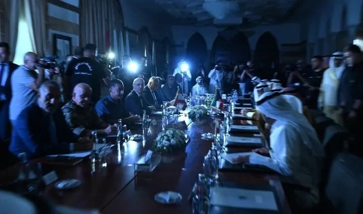 "على ضوء الهواتف".. الحجار والصباح يبحثان التعاون المشترك