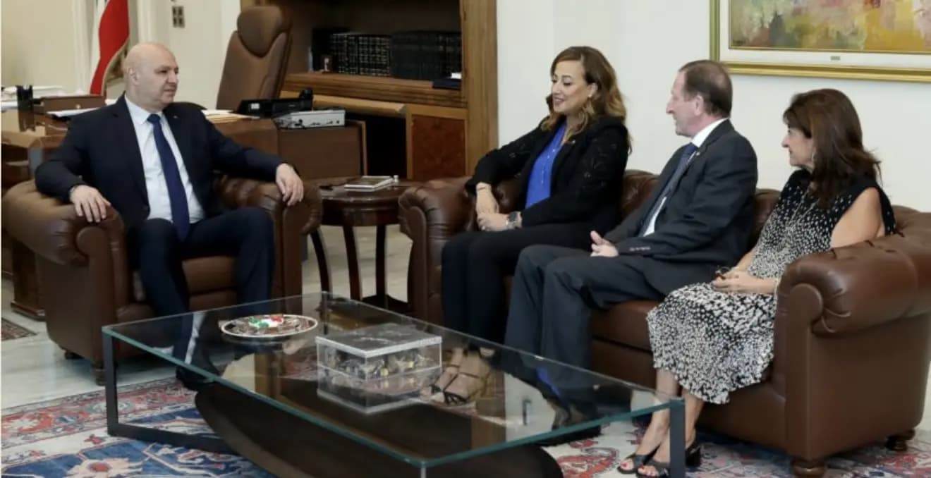 عون يتلقى دعوة من تشيكيا ويبحث العلاقات مع فرنسا