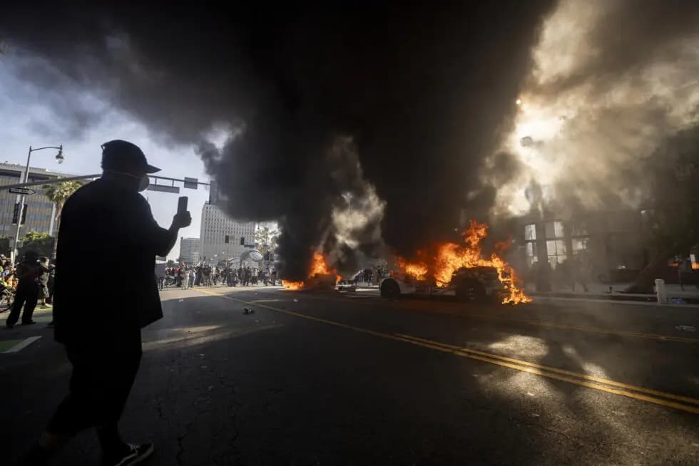 انفجار يهز منشأة شرطة في لوس أنجلوس