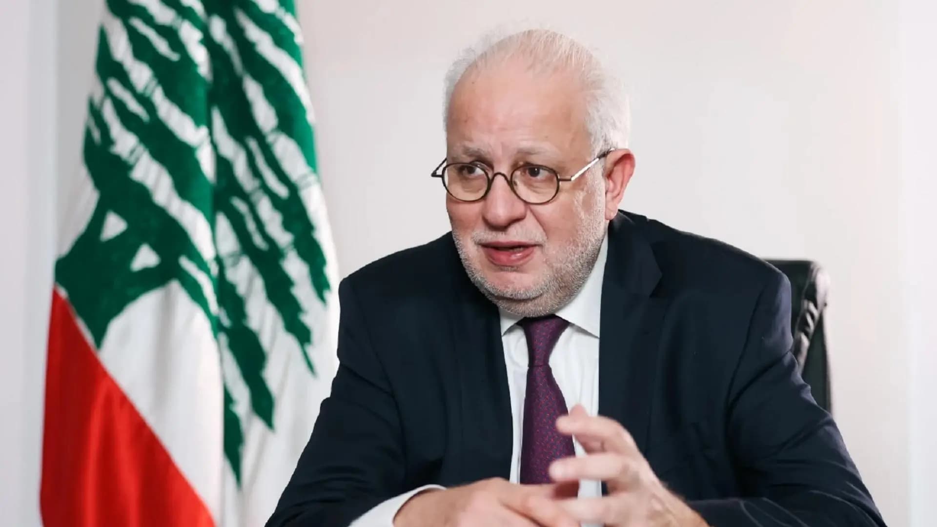 وزير العدل يقطع إجازته.. لهذا السبب