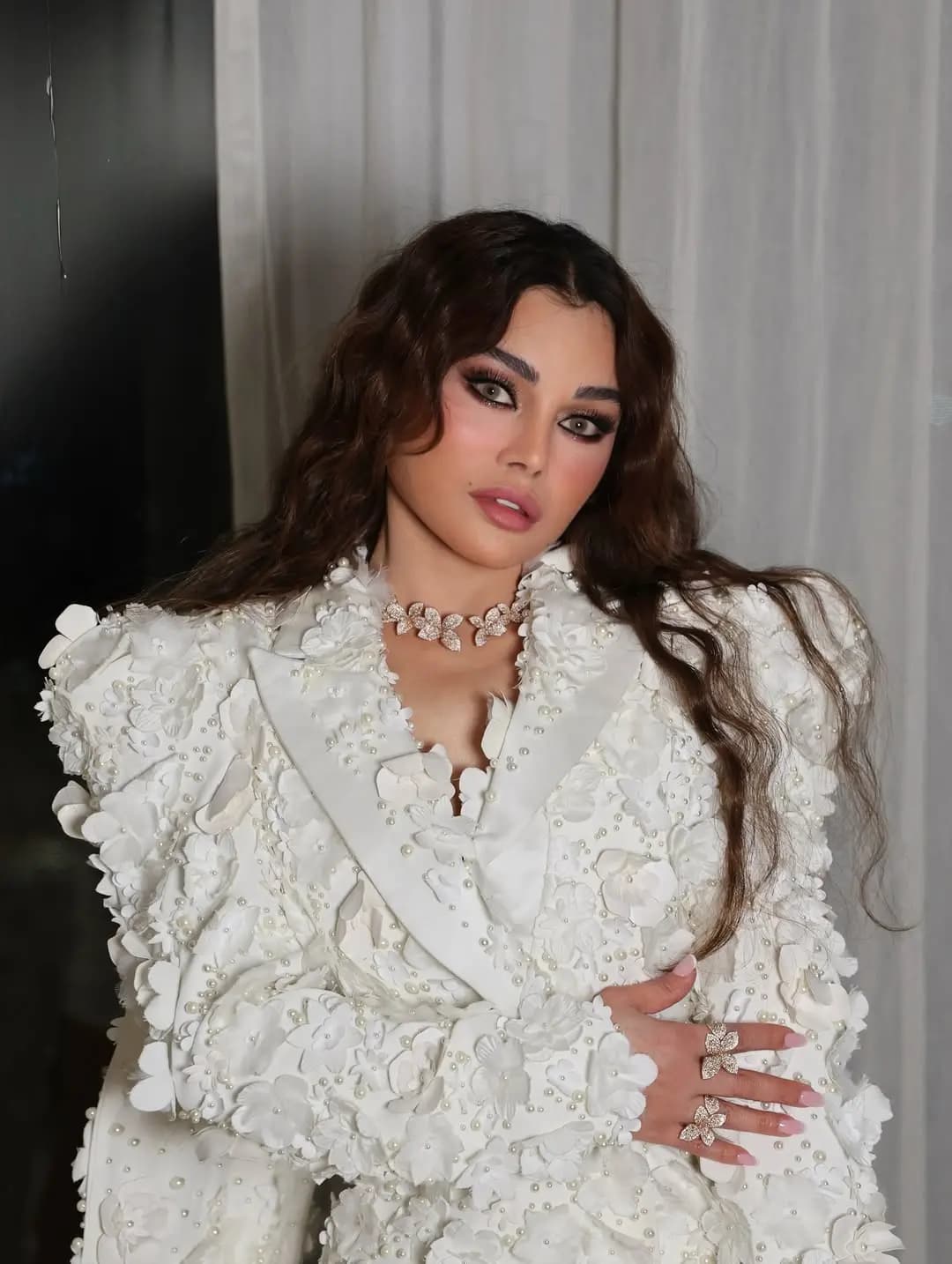 هيفاء وهبي تخطف الأنظار بفستان "بلايزر"
