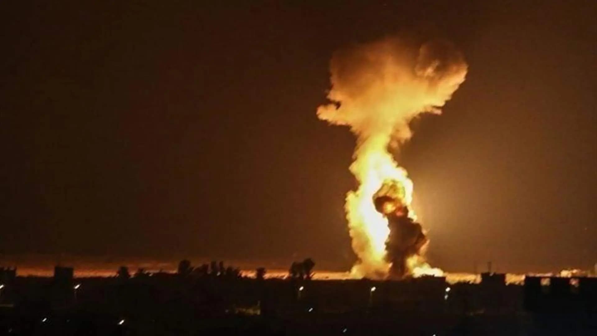 انفجار مستودع أسلحة في إدلب يخلف 12 قتيلاً وعشرات الجرحى