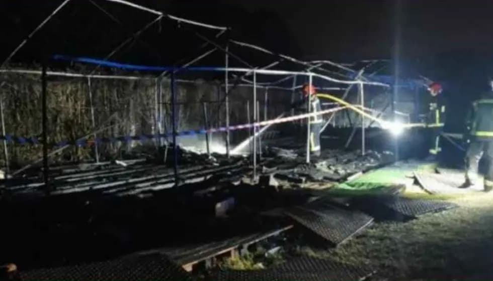 حريق دمر مسجدا بإقليم إيفلين شمالي فرنسا والسلطات الأمنية تشتبه أنه متعمد