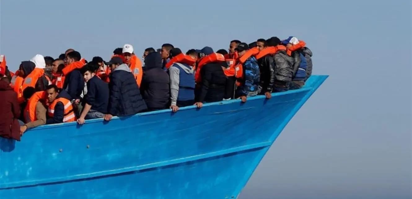 في عرض البحر.. لبنانيون يناشدون دولتهم!