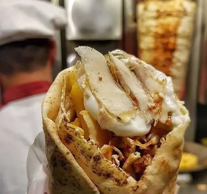 "مخالفات صحية".. إقفال مطعم شاورما في حارة حريك