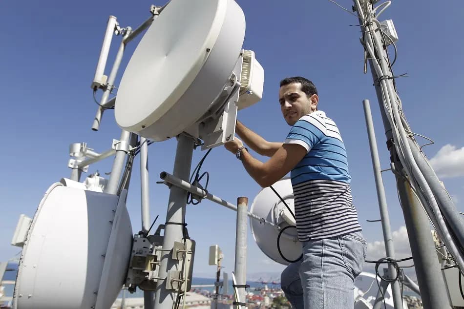 أزمةُ الاتصالاتِ في الجنوبِ ولبنان: خدمة متقطّعة وحلول بطيئة