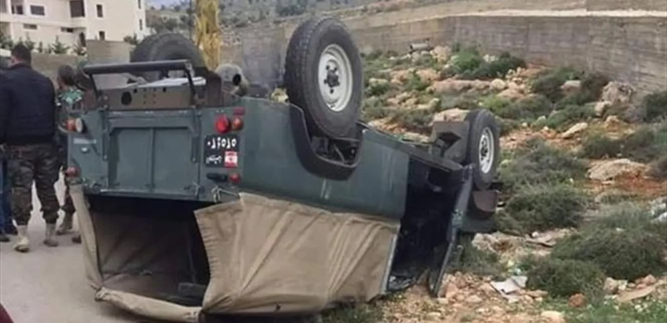 إنقلاب آليّة عسكريّة للجيش في الضنيّة