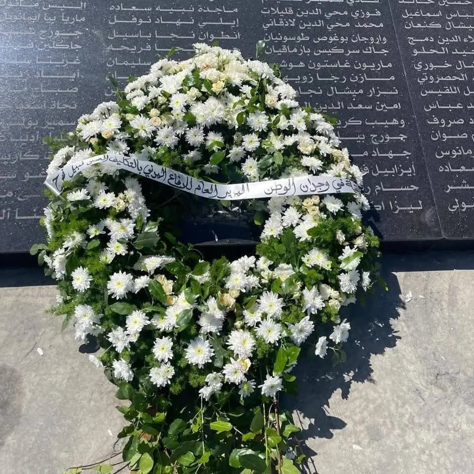 إكليل وفاء على ضريح الشهداء في ذكرى 4 آب