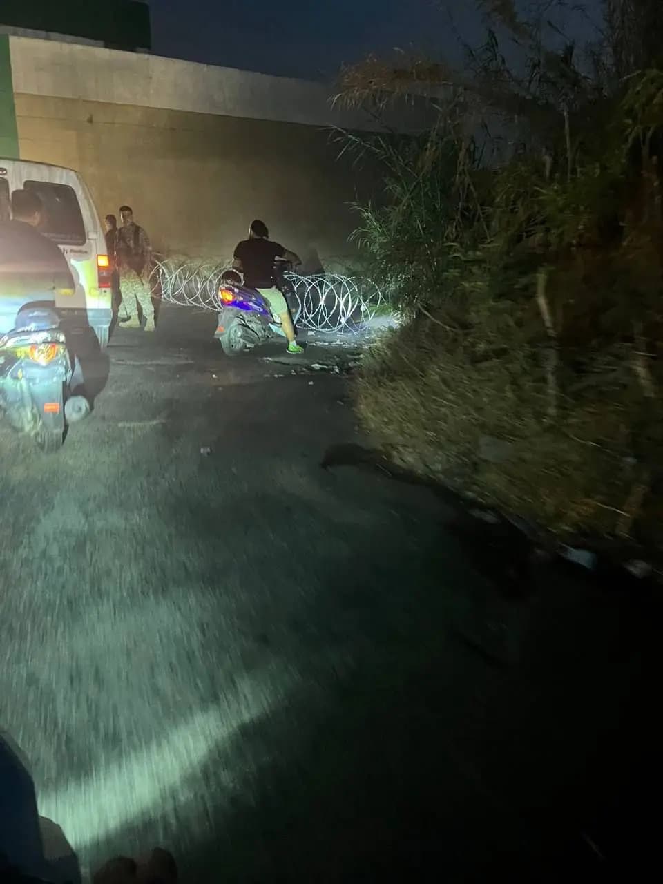 الجيش يغلق مداخل الضاحية بالأسلاك الشائكة!