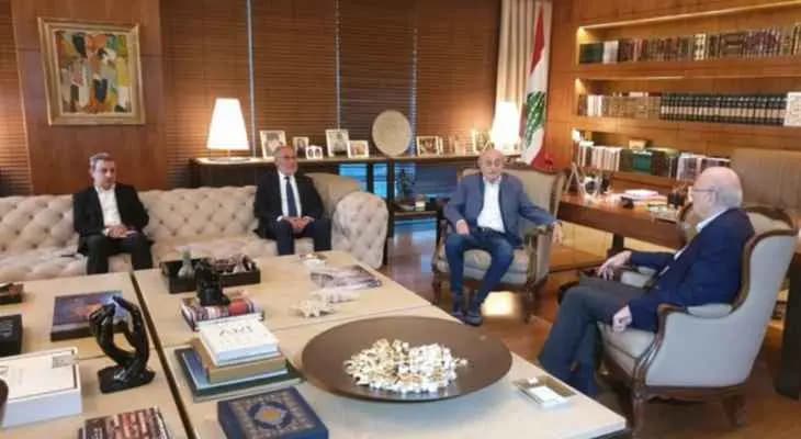 وصول جنبلاط إلى دارة الرئيس ميقاتي في بيروت!