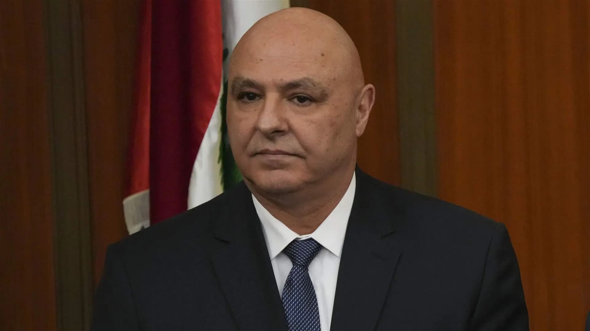 عون: القرار بيد الحكومة والجيش