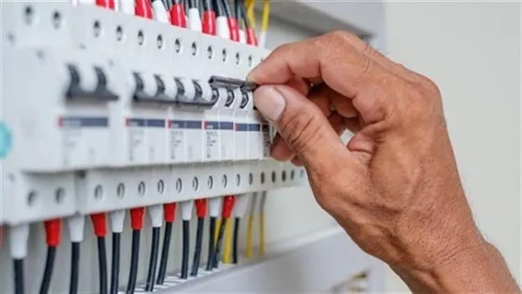 "معكم ٤٥ يومًا".. أصحاب المولدات تحت مقصلة الحكومة
