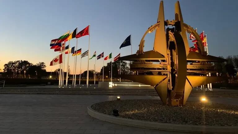 الناتو: ليس هناك أي حديث عن انضمام أوكرانيا إلى الحلف قريبا